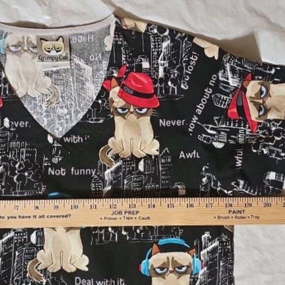 Grumpy Cat Women's Size XS Black Patterned V -Neck Scrub Top with Pockets Used - Picture 10 of 13